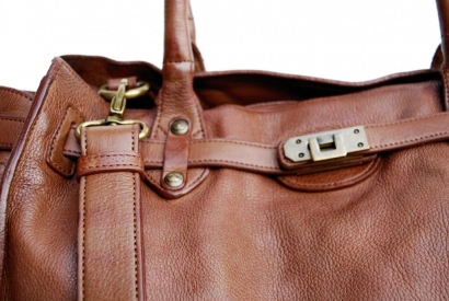 THE 5 INDICATORS TO KNOW IF A LEATHER PRODUCT IS OF HIGH QUALITY